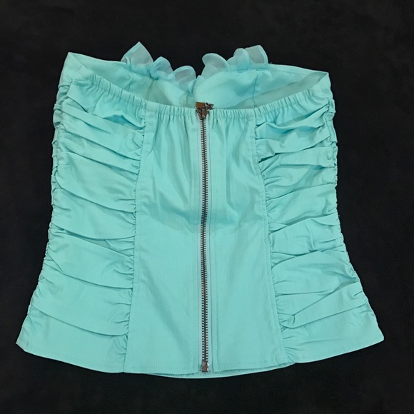 Cute crop top...never worn - Picture 2 of 2